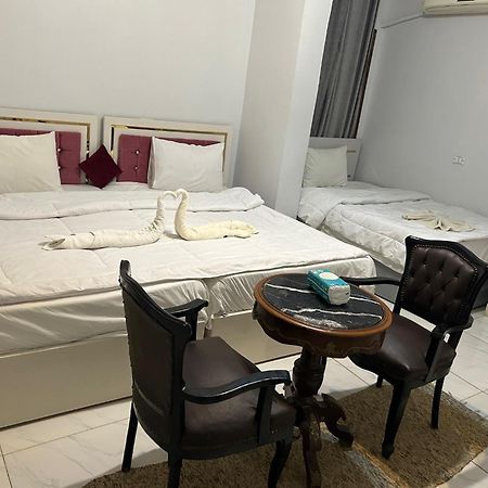 Mesho Falcon Pyramids View Inn Kafrat al Jabal Exterior photo
