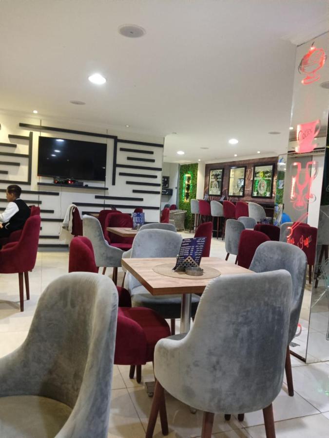 Mesho Falcon Pyramids View Inn Kafrat al Jabal Exterior photo