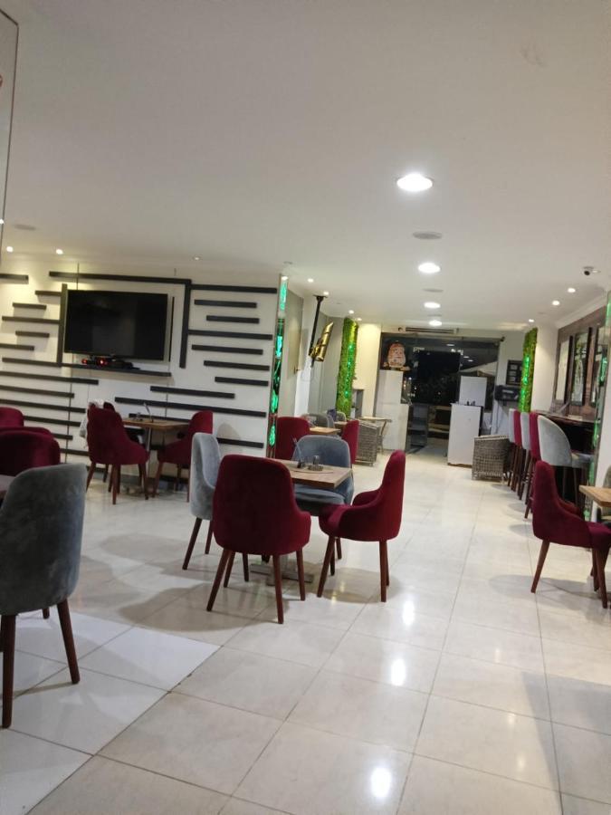 Mesho Falcon Pyramids View Inn Kafrat al Jabal Exterior photo