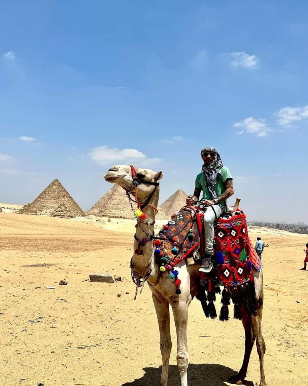Mesho Falcon Pyramids View Inn Kafrat al Jabal Exterior photo