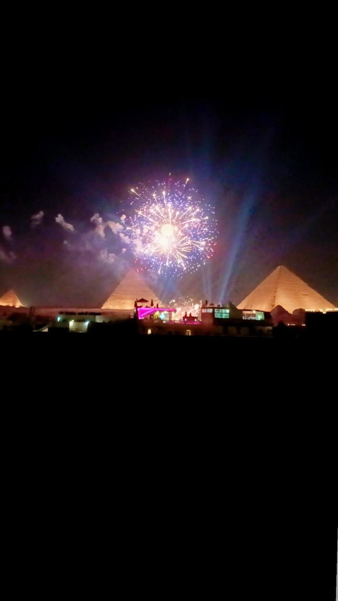 Mesho Falcon Pyramids View Inn Kafrat al Jabal Exterior photo