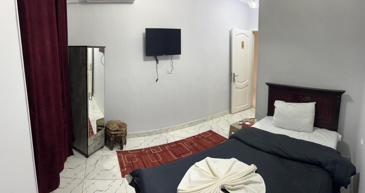 Mesho Falcon Pyramids View Inn Kafrat al Jabal Exterior photo