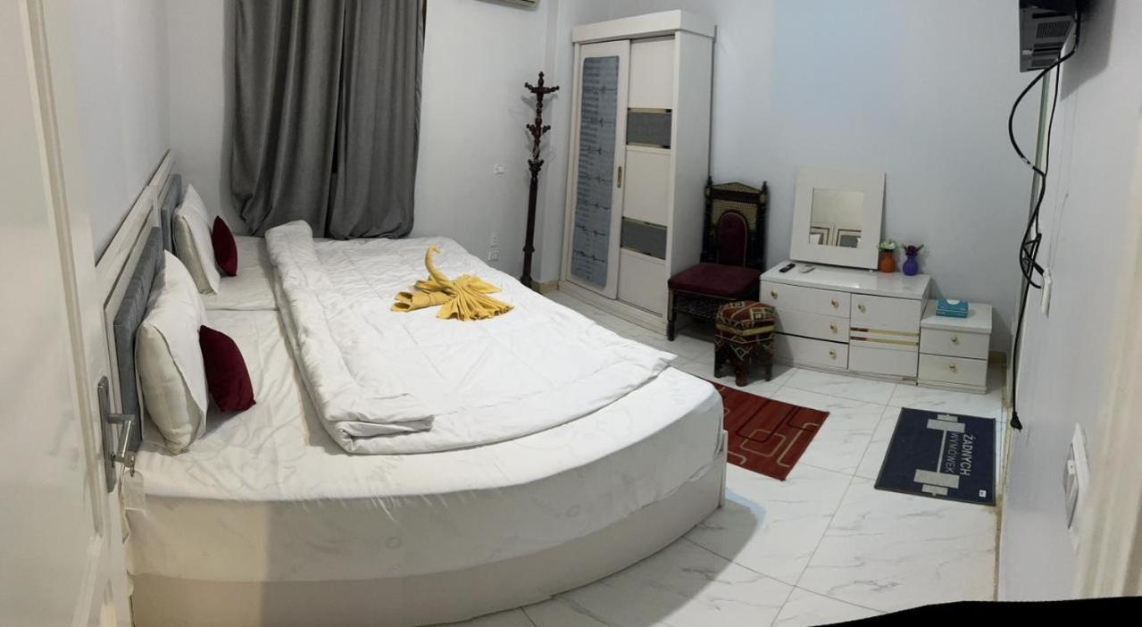 Mesho Falcon Pyramids View Inn Kafrat al Jabal Exterior photo