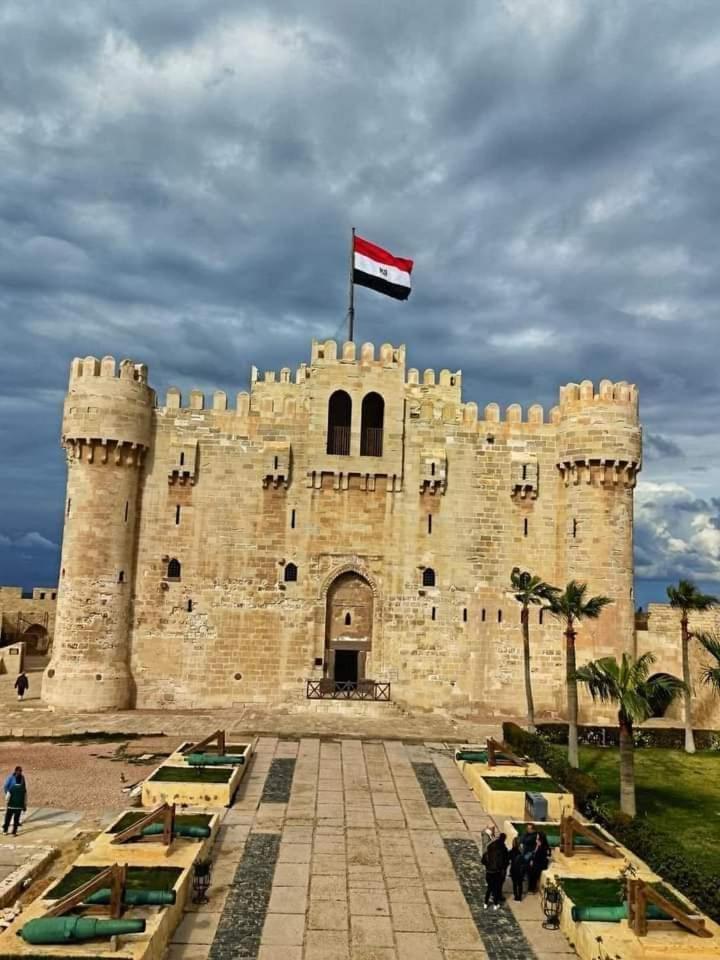 Mesho Falcon Pyramids View Inn Kafrat al Jabal Exterior photo